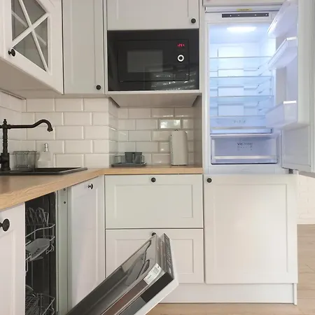 - 17 Jastrzębia Góra